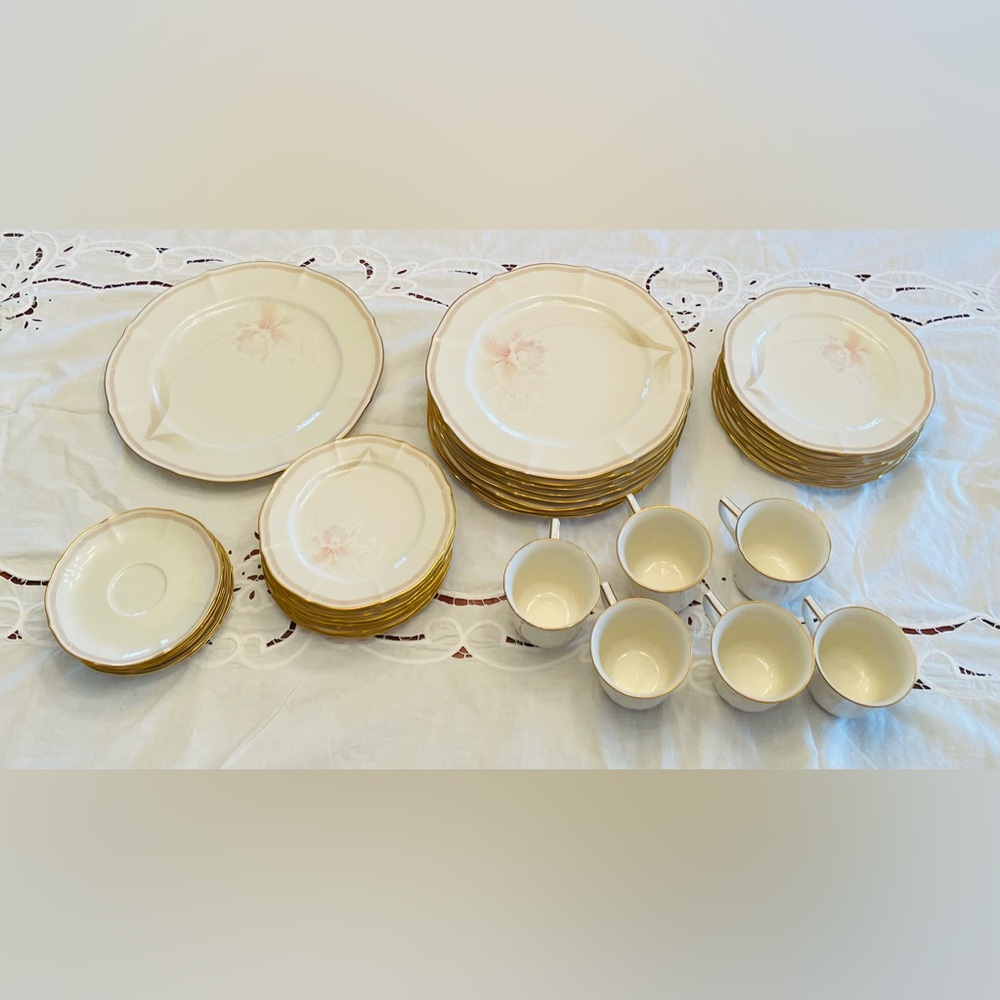 🌟Like New🌟  Coveted Noritake Imperial Blossom China Set 37 Piece Service for 8 - Picture 4 of 16